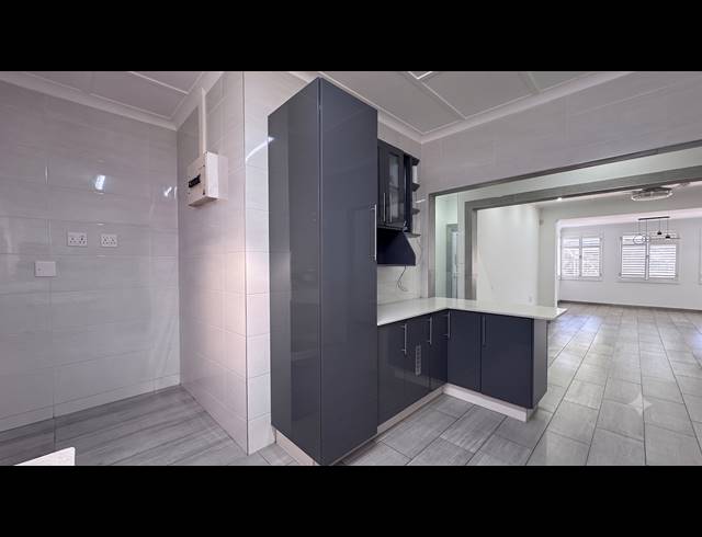 3 BEDROOM APARTMENT FOR SALE IN GLENWOOD